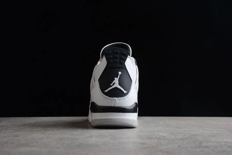J4 SNEAKER