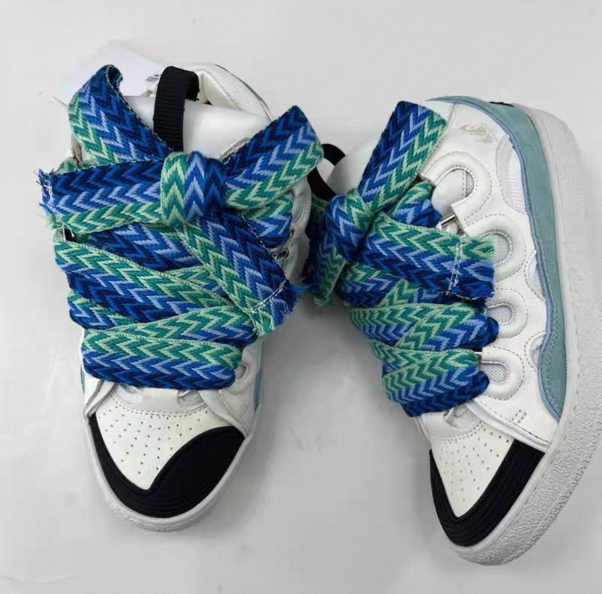 LAV SNEAKERS