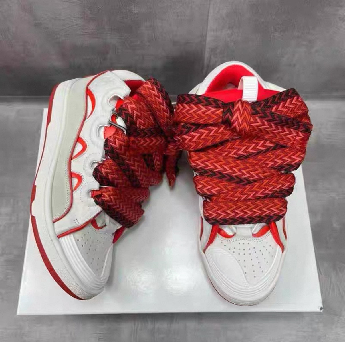 LAV SNEAKERS
