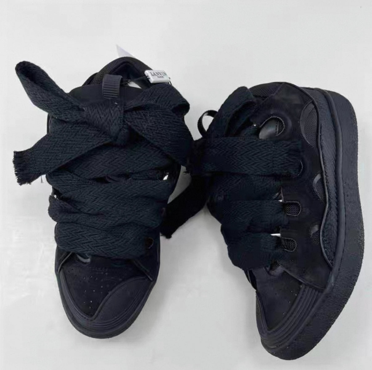 LAV SNEAKERS