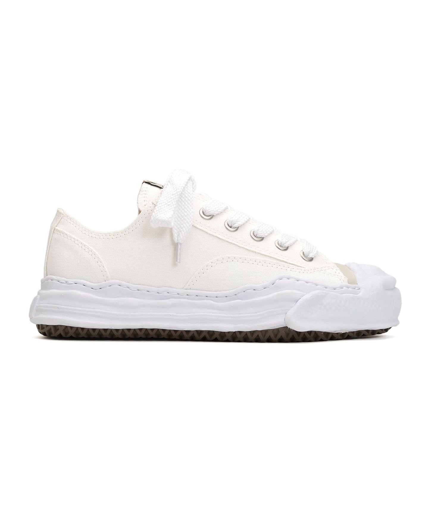 AESON LOW TOP SNEAKER